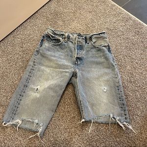 Levi’s cutoff jorts